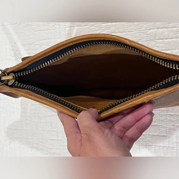 COACH :: CLUTCH - Picture 12 of 15